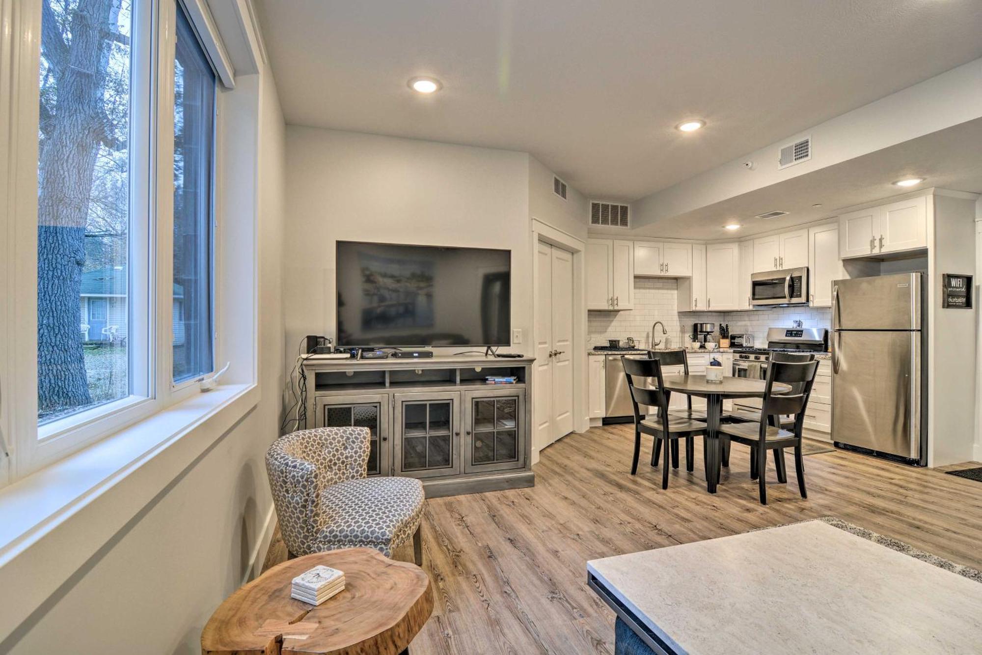 Modern Traverse City Condo About 1 Mi To Bay! Eksteriør billede
