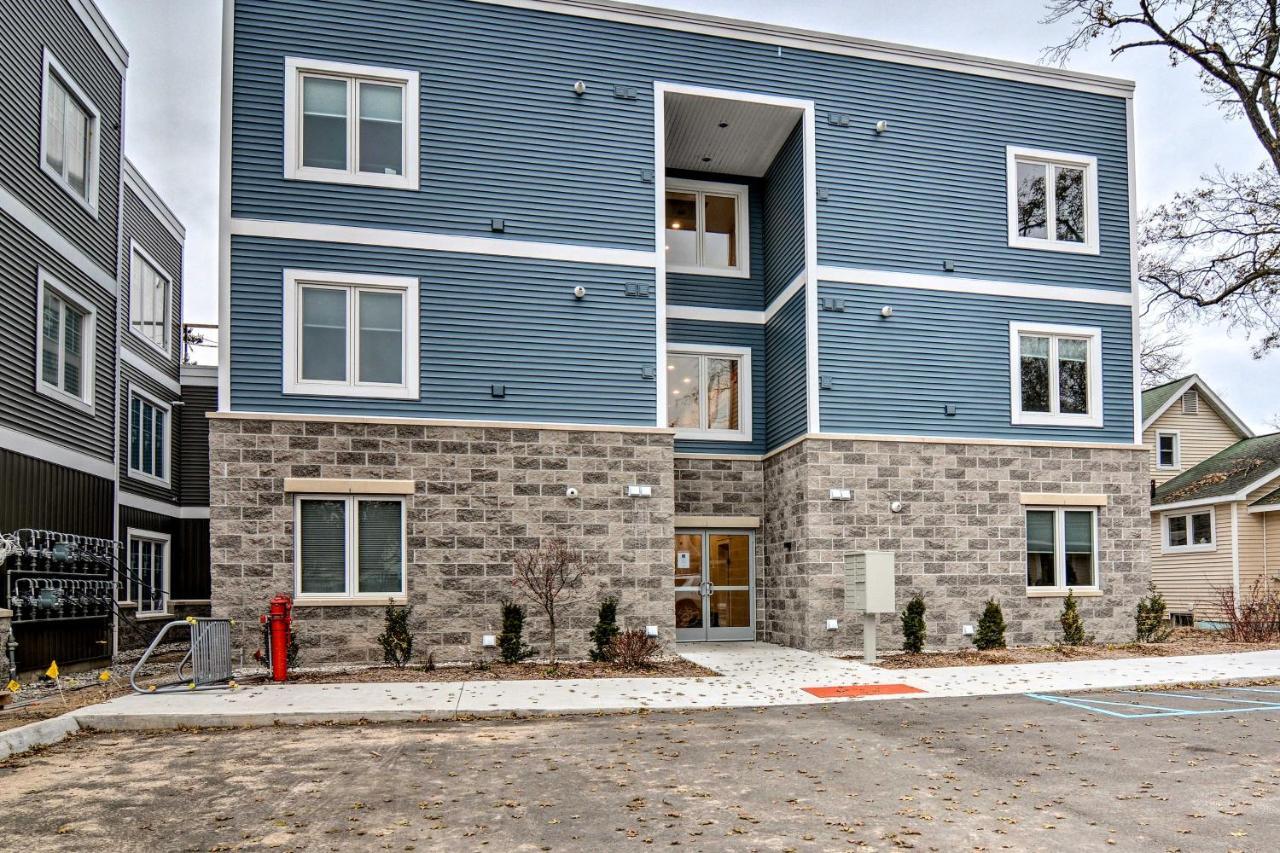 Modern Traverse City Condo About 1 Mi To Bay! Eksteriør billede